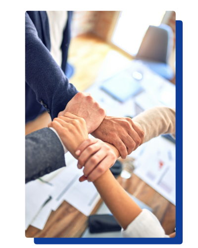 Manos estrechándose